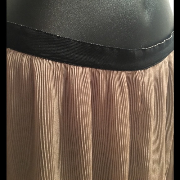 🌾 2/$25 dressy pleated shorts - Picture 3 of 9